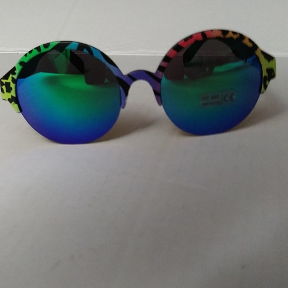 Circle Frame multi color sunglasses - Picture 2 of 5